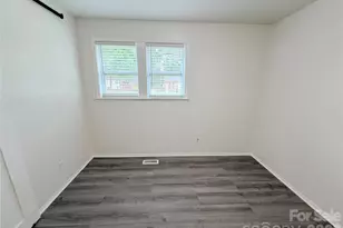 9209 Edgevale Dr, Charlotte, NC 28216 - Photo 16