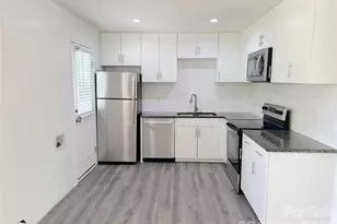 9209 Edgevale Dr, Charlotte, NC 28216 - Photo 10