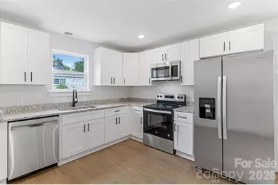 453-455 17th Avenue NE, Hickory, NC 28601 - Photo 2