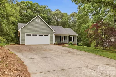 4804 Elmhurst Drive NE, Hickory, NC 28601 - Photo 1