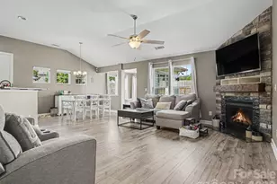 110 Humbold Pl, Mooresville, NC 28115 - Photo 2