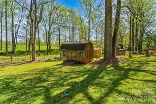 1548 Castell Ln, Hickory, NC 28601 - Photo 26