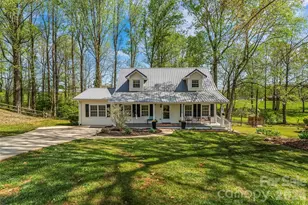 1548 Castell Ln, Hickory, NC 28601 - Photo 2