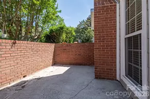 9235 N Vicksburg Park Ct, Charlotte, NC 28210 - Photo 32