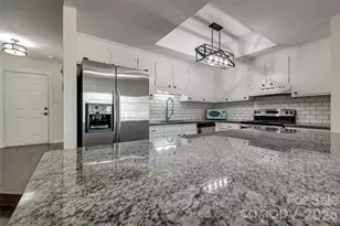 9235 N Vicksburg Park Ct, Charlotte, NC 28210 - Photo 10