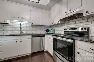 9235 N Vicksburg Park Ct, Charlotte, NC 28210 - Photo 12