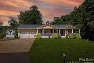 1404 Castle Ct, Lenoir, NC 28645 - Photo 1