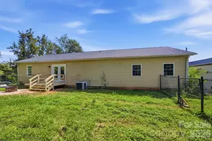 1404 Castle Ct, Lenoir, NC 28645 - Photo 6