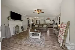 1404 Castle Ct, Lenoir, NC 28645 - Photo 18