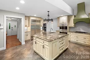 2000 Davis Mountain Rd, Hendersonville, NC 28739 - Photo 14
