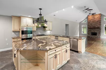 2000 Davis Mountain Road, Hendersonville, NC 28739 - Photo 12