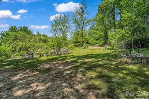 1916 Old Spartanburg Rd, Hendersonville, NC 28792 - Photo 8