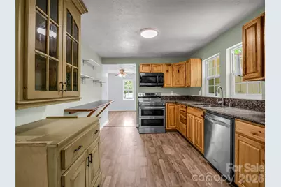 1916 Old Spartanburg Road, Hendersonville, NC 28792 - Photo 16