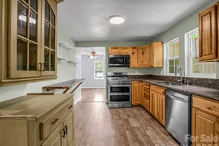 1916 Old Spartanburg Rd, Hendersonville, NC 28792 - Photo 16