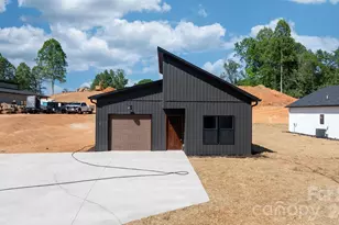 917 Overlook Dr SW, Lenoir, NC 28645 - Photo 2