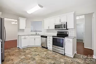 13919 Ballyshannon Ln, Charlotte, NC 28278 - Photo 12