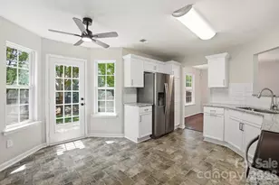 13919 Ballyshannon Ln, Charlotte, NC 28278 - Photo 10