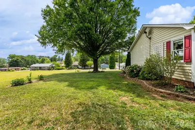 1137 Hibriten Drive SE, Lenoir, NC 28645 - Photo 32