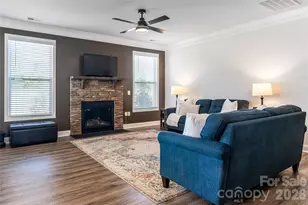 615 Fox Cove Rd, Hendersonville, NC 28792 - Photo 4