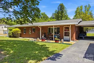 88 Lost Creek Dr, Flat Rock, NC 28731 - Photo 1