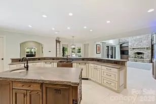 4901 Carmel Park Dr, Charlotte, NC 28226 - Photo 10