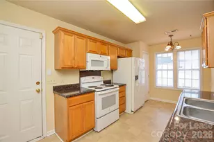 8415 Spirea Ct, Charlotte, NC 28215 - Photo 18