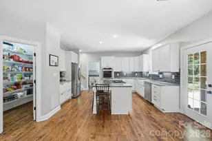 4432 Mountain Cove Dr, Charlotte, NC 28216 - Photo 10
