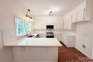 5908 Bookbinders Ln, Charlotte, NC 28270 - Photo 2