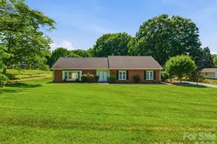 1020 Longreen Dr, Kernersville, NC 27284 - Photo 1