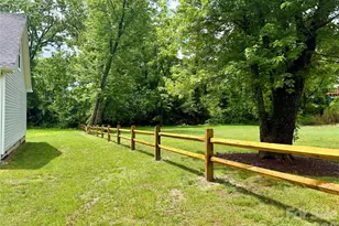 111 Robin St, Hendersonville, NC 28739 - Photo 34