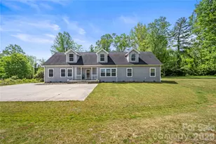 111 Robin St, Hendersonville, NC 28739 - Photo 2
