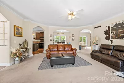 111 Robin Street, Hendersonville, NC 28739 - Photo 6