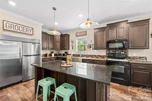 111 Robin St, Hendersonville, NC 28739 - Photo 10