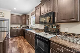 111 Robin St, Hendersonville, NC 28739 - Photo 12