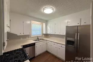 8209 Terra Linda Ln, Charlotte, NC 28215 - Photo 6