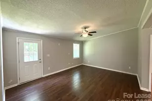 8209 Terra Linda Ln, Charlotte, NC 28215 - Photo 4