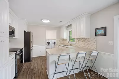 6131 Kinghurst Drive, Charlotte, NC 28216 - Photo 8