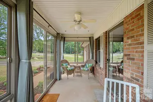 6131 Kinghurst Dr, Charlotte, NC 28216 - Photo 4
