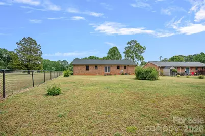 6131 Kinghurst Drive, Charlotte, NC 28216 - Photo 24