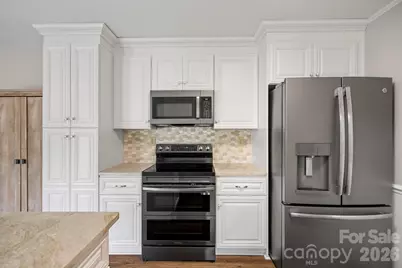 6131 Kinghurst Drive, Charlotte, NC 28216 - Photo 10