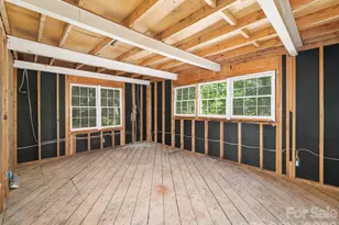 639 Hunter St, Burnsville, NC 28714 - Photo 4