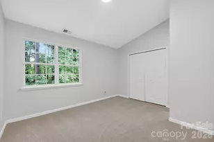 6762 Cypress Tree Ln, Charlotte, NC 28215 - Photo 10