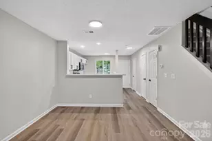 6762 Cypress Tree Ln, Charlotte, NC 28215 - Photo 6