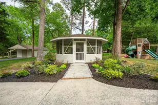 1800 Chestnut Ln, Matthews, NC 28104 - Photo 4
