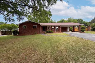 128 Greenview Dr, Kannapolis, NC 28081 - Photo 1