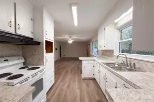 128 Greenview Dr, Kannapolis, NC 28081 - Photo 2