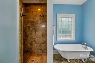 611 E 37th St, Charlotte, NC 28205 - Photo 12
