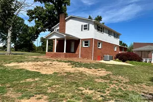 1162 Broadway St, Claremont, NC 28610 - Photo 2