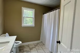 1162 Broadway St, Claremont, NC 28610 - Photo 12
