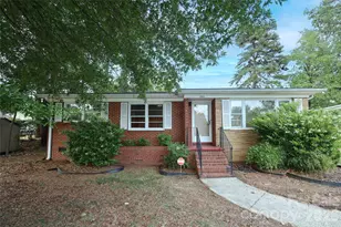 1720 Miles Ct, Charlotte, NC 28216 - Photo 2
